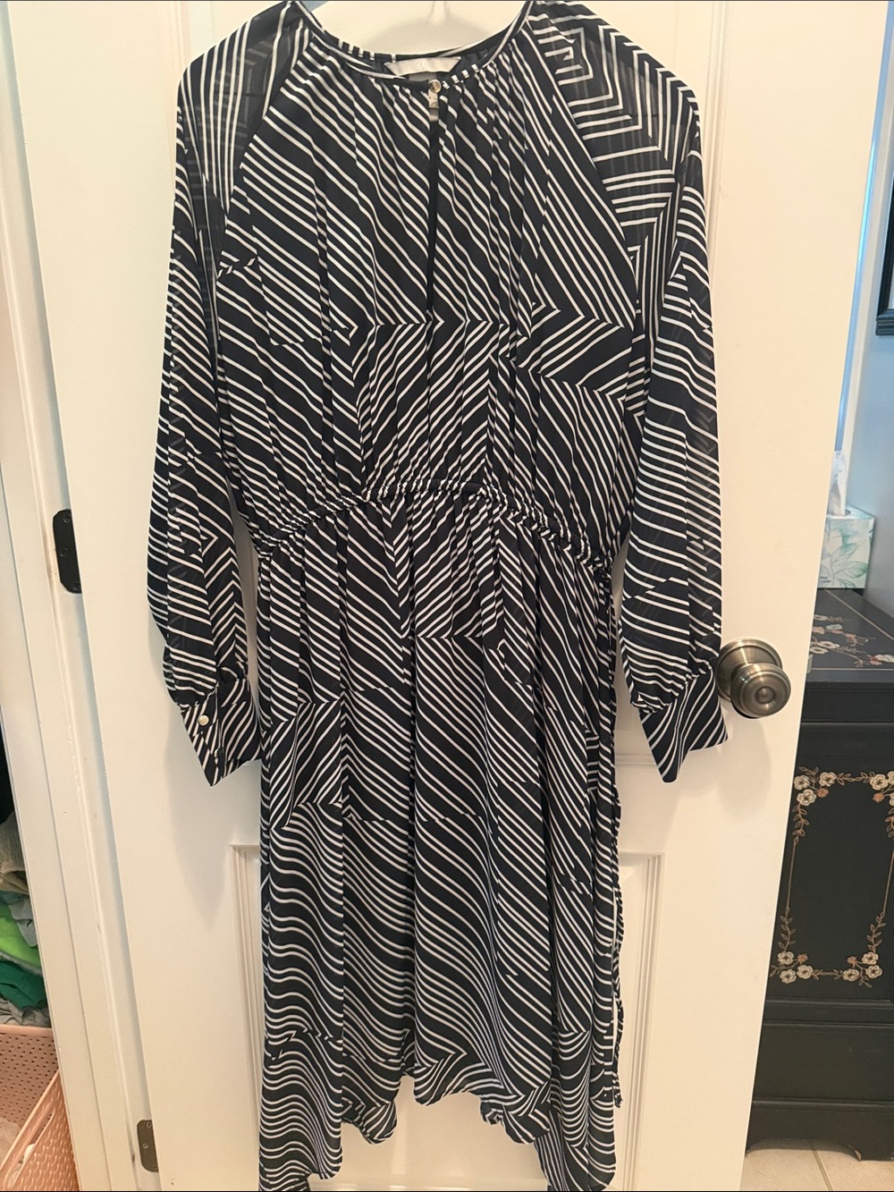 H&M Black and White Striped Geometric Long Sleeve Dress